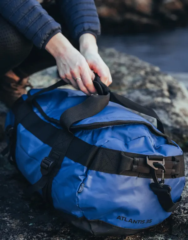 Atlantis Waterproof Gear Bag (Small) porté — vue 1