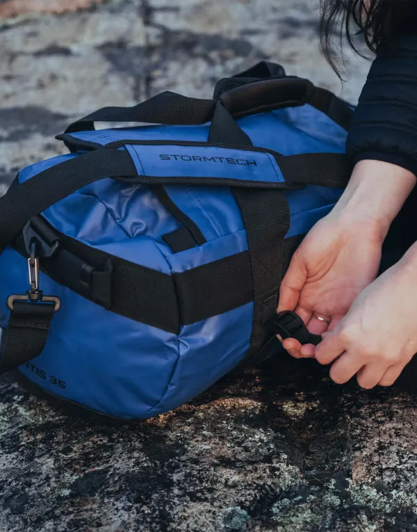 Atlantis Waterproof Gear Bag (Small) porté — vue 2