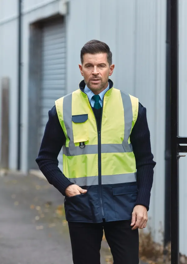 Bodywarmer rembourré haute visibilité porté — vue 1