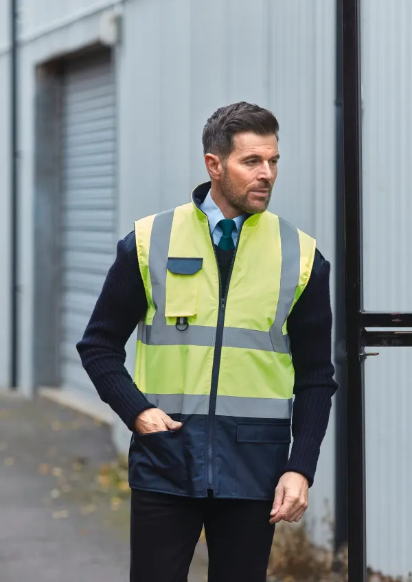 Bodywarmer rembourré haute visibilité porté — vue 2