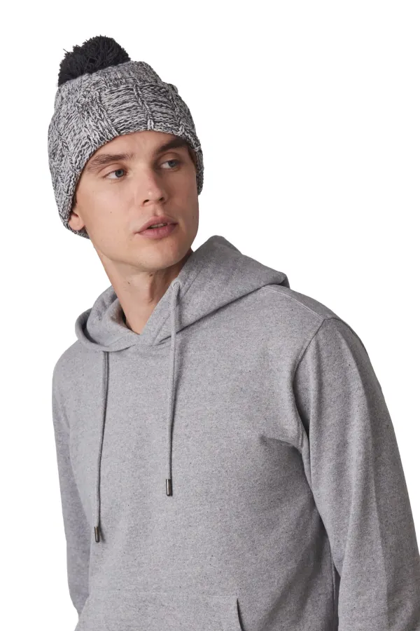 Bonnet à pompon avec revers porté — vue 1