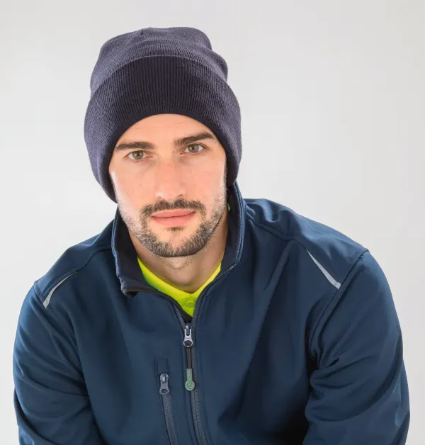 Bonnet épais en polyester recyclé porté — vue 1