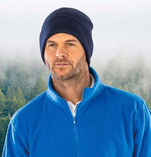 Bonnet épais en polyester recyclé porté — vue 3