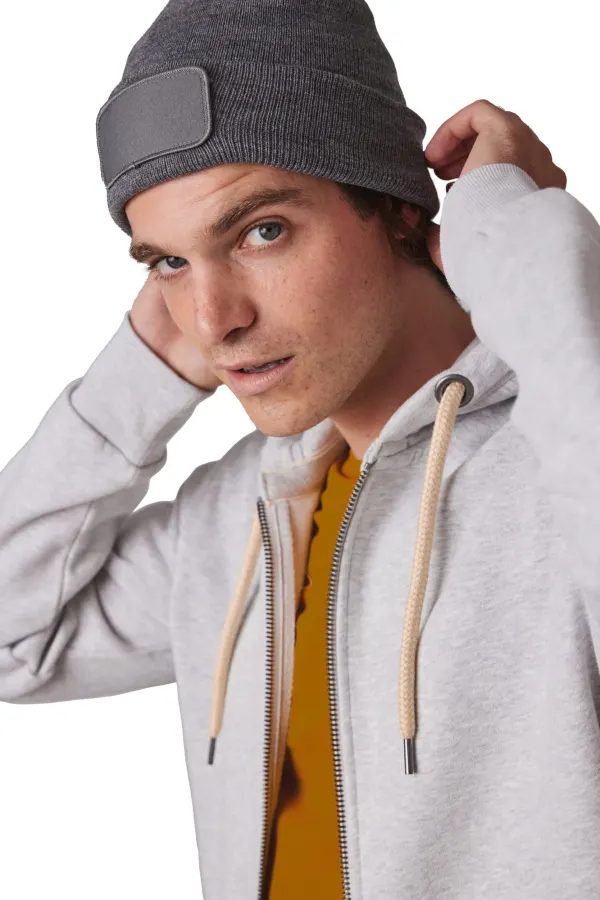Bonnet recyclé avec patch et doublure Thinsulate™ porté — vue 1