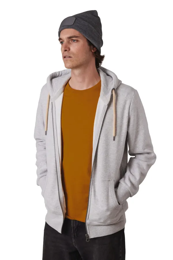 Bonnet recyclé avec patch et doublure Thinsulate™ porté — vue 3