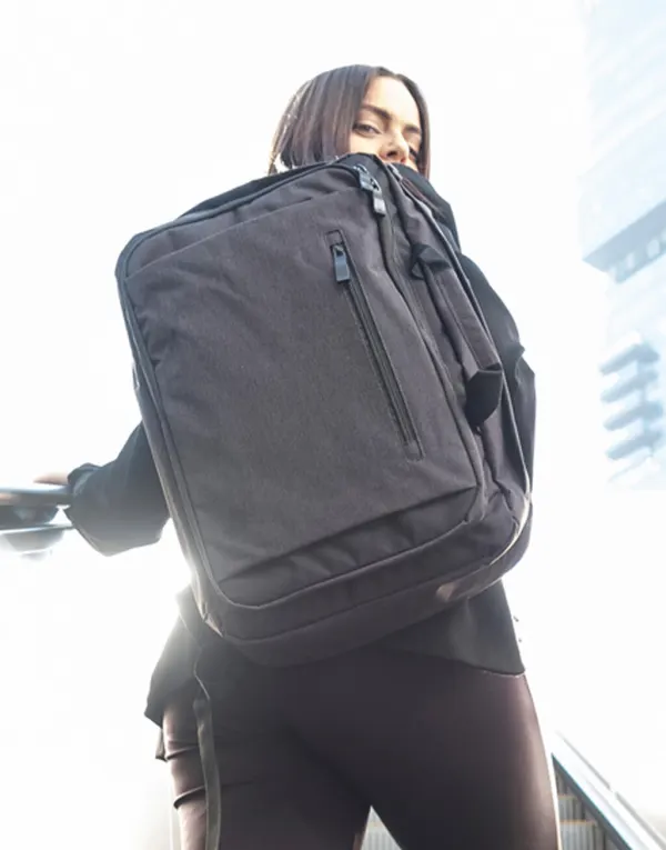 Bordeaux Hybrid Laptop Briefcase porté — vue 2