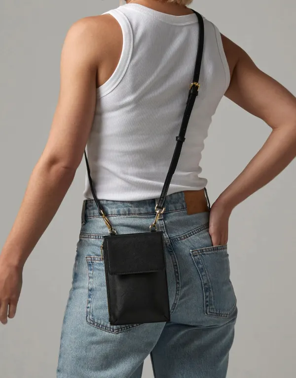 Boutique Cross Body Phone Pouch porté — vue 1