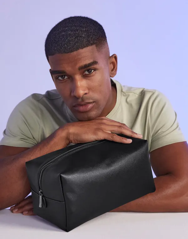 Boutique Toiletry/Accessory Case porté — vue 4