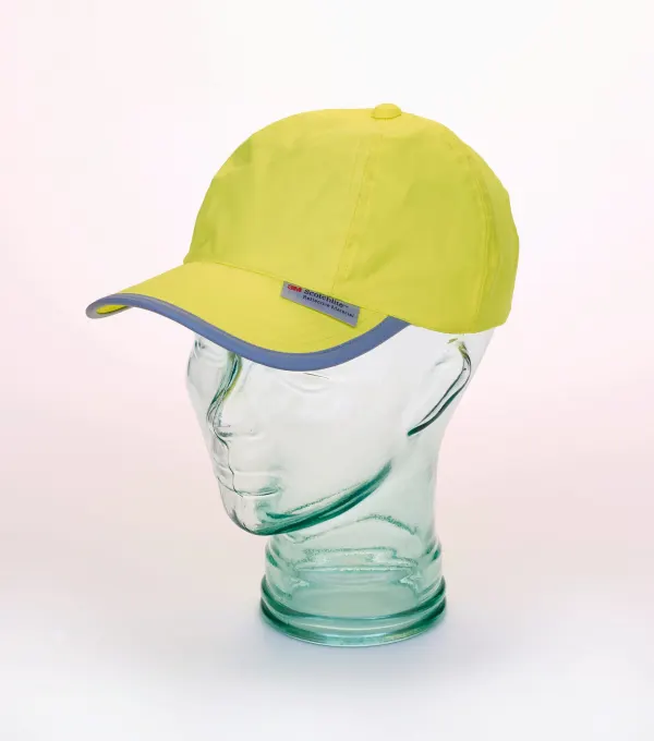 Casquette baseball à bordures réfléchissantes porté — vue 1