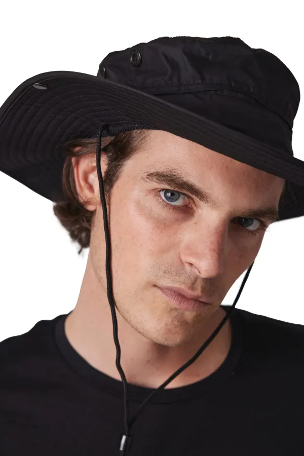 Chapeau outdoor porté — vue 3