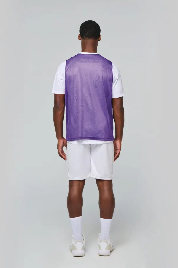 Chasuble en filet léger multisport unisexe porté — vue 2