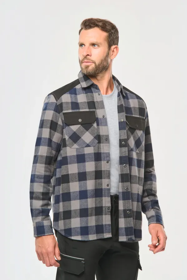 Chemise à carreaux avec poches homme porté — vue 1
