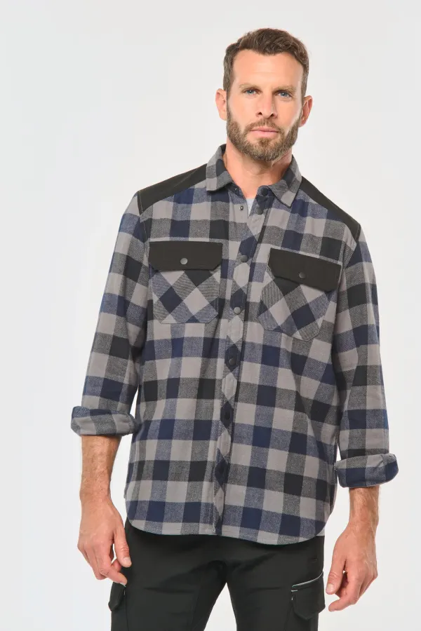 Chemise à carreaux avec poches homme porté — vue 2