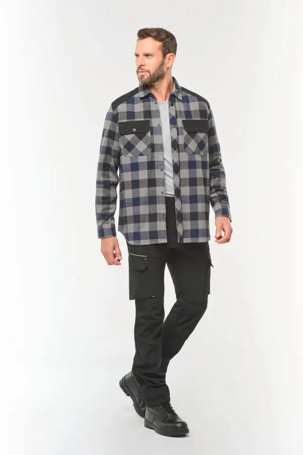 Chemise à carreaux avec poches homme porté — vue 4