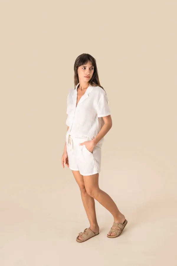 Chemise à col bowling manches courtes en lin femme porté — vue 1