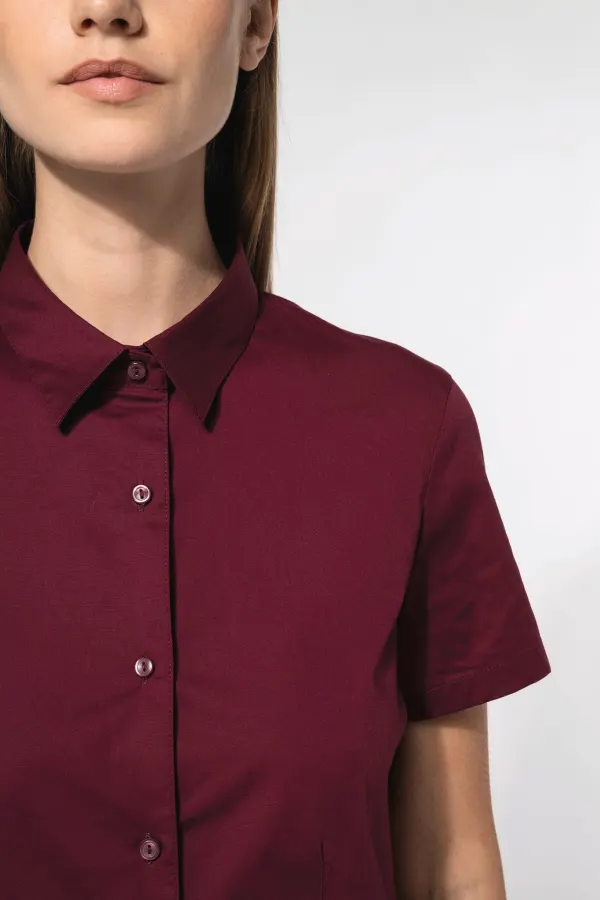 Chemise coton / élasthanne manches courtes femme porté — vue 2