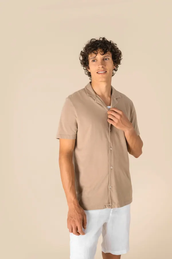 Chemise écoresponsable à col bowling délavée en jersey manches courtes homme porté — vue 2
