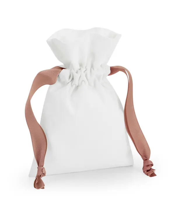 Cotton Gift Bag with Ribbon Drawstring porté — vue 4
