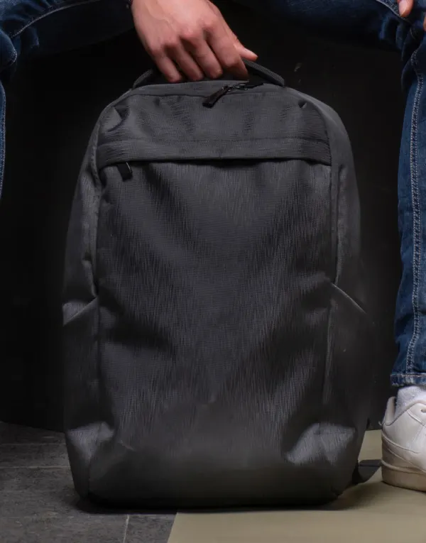 Davos Essential Laptop Backpack porté — vue 1