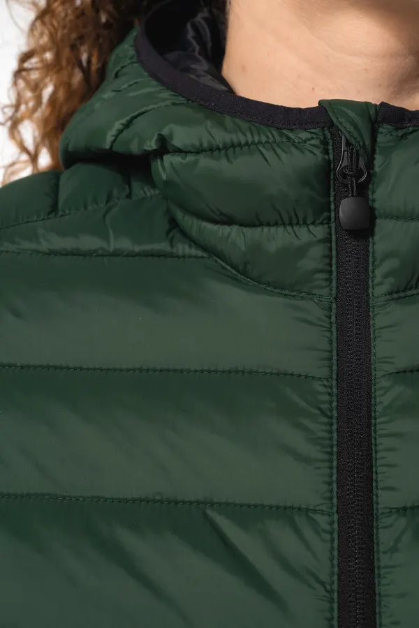Doudoune légère capuche femme porté — vue 3