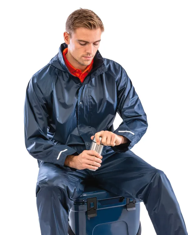 Ensemble de pluie porté — vue 1