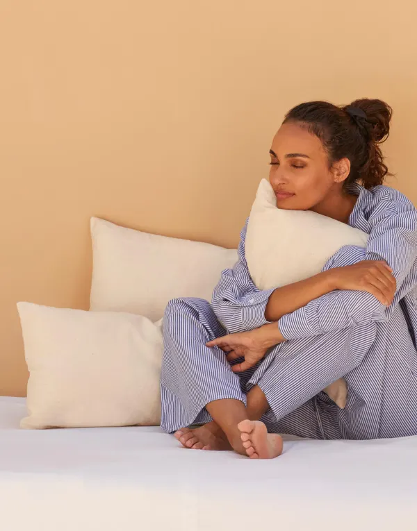 Fairtrade Cotton Canvas Cushion Cover porté — vue 1