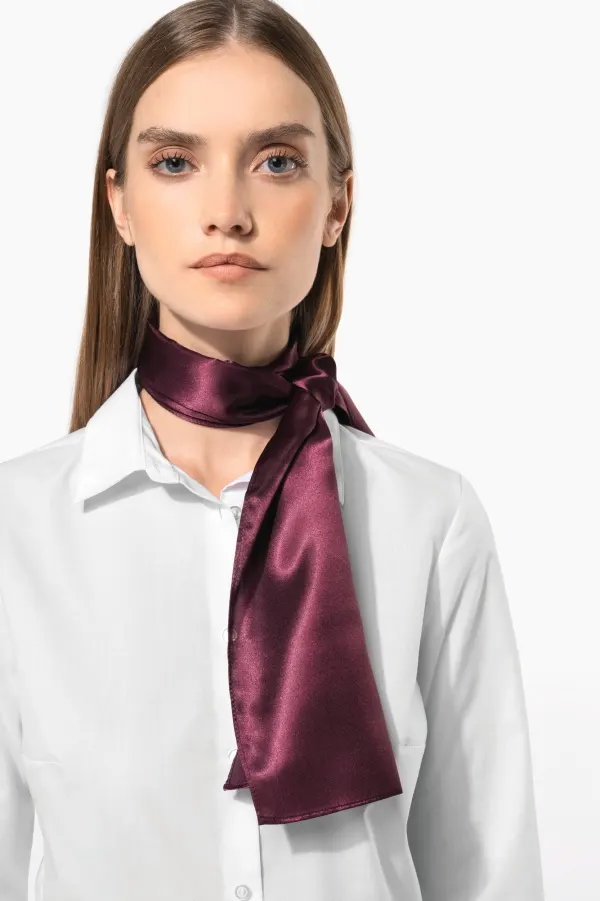 Foulard satiné porté — vue 1