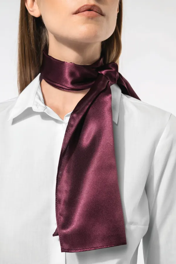 Foulard satiné porté — vue 2