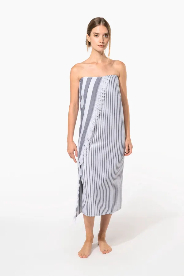 Fouta rayée avec franges porté — vue 2