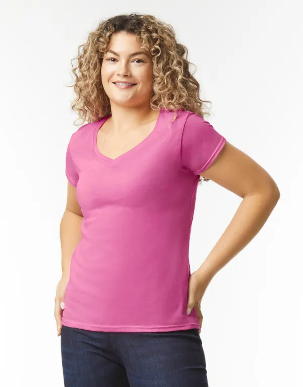 Gildan Ladies Softstyle V-Neck T-Shirt porté — vue 4