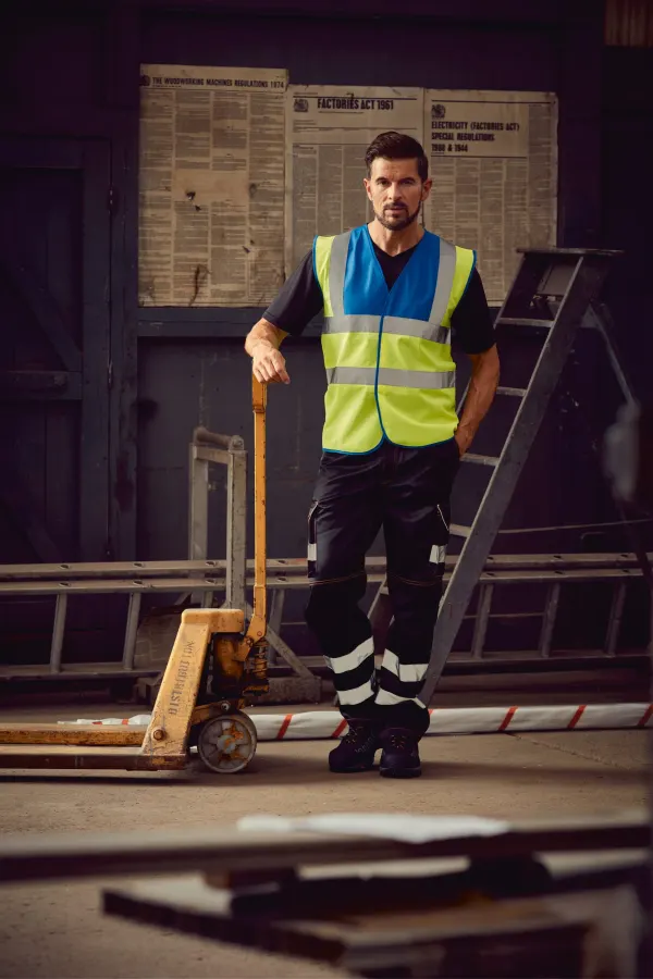 Gilet haute visibilité porté — vue 2