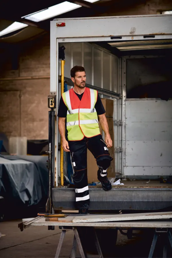 Gilet haute visibilité porté — vue 3