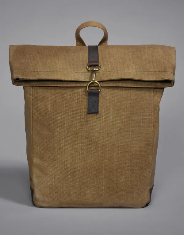 Heritage Waxed Canvas Backpack porté — vue 1