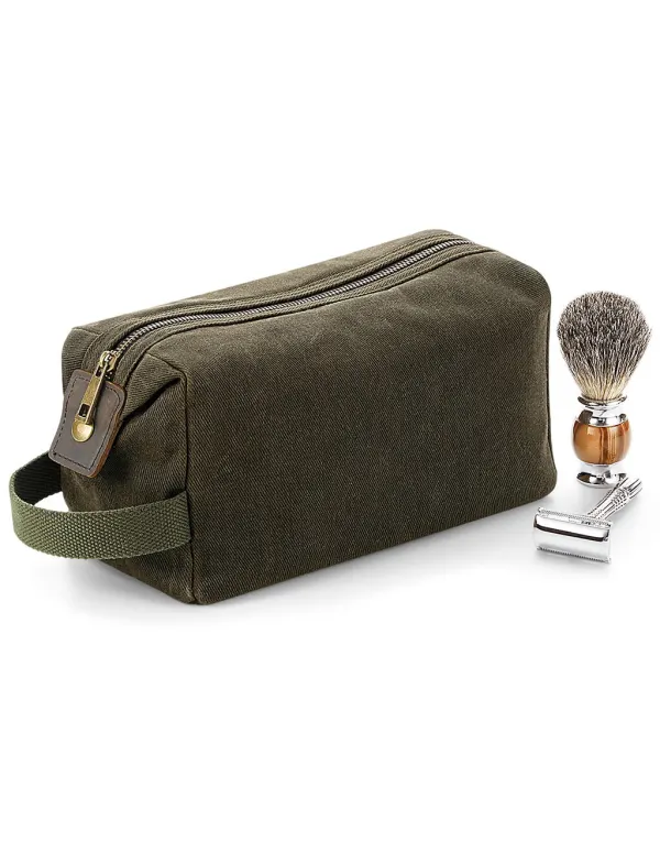 Heritage Waxed Canvas Wash Bag porté — vue 3