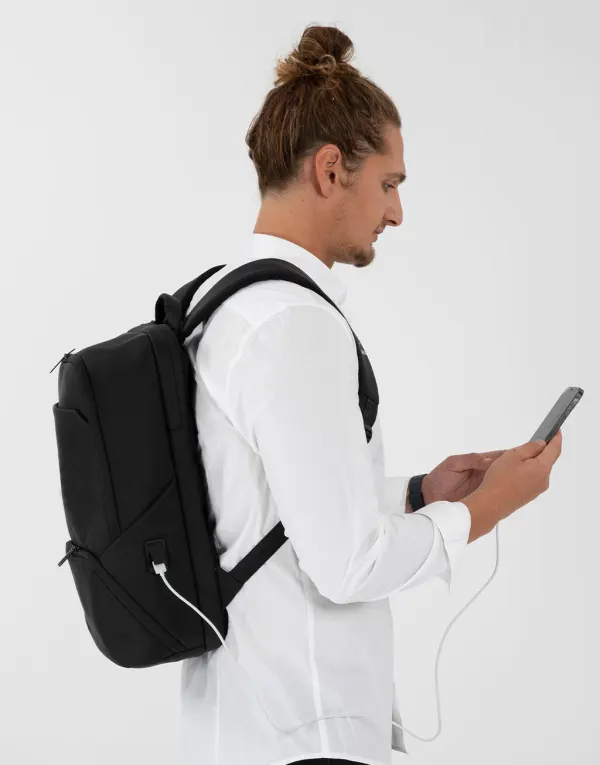 Interlaken Alpine Laptop Backpack porté — vue 2
