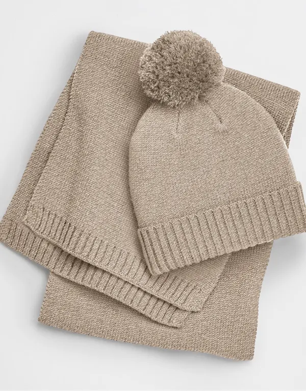 Knitted Scarf and Beanie Gift Set porté — vue 1