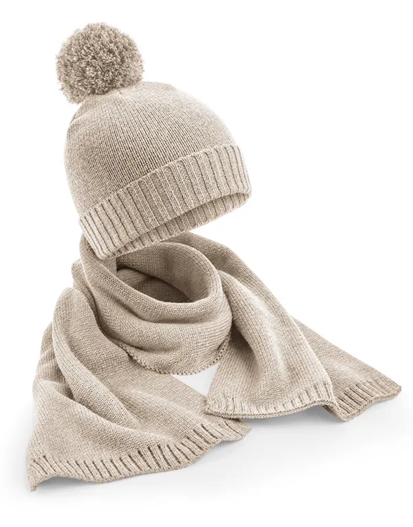 Knitted Scarf and Beanie Gift Set porté — vue 2