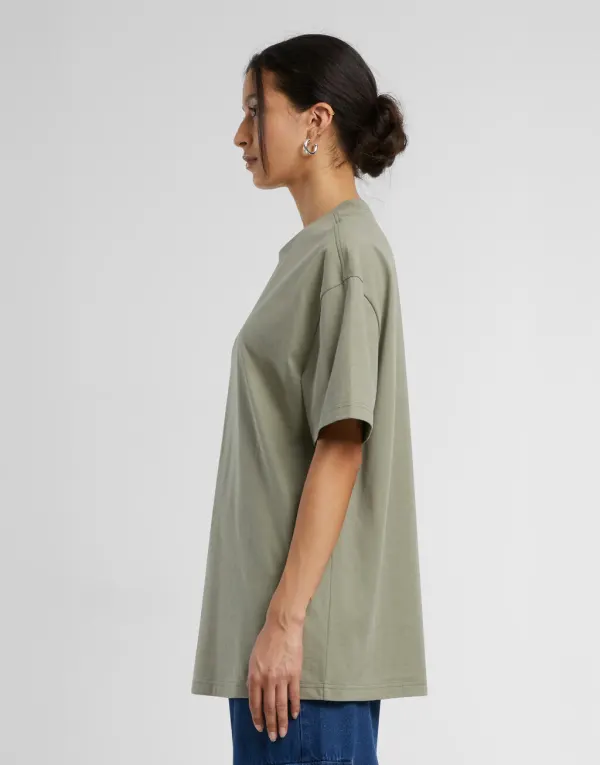 Ladies Oversized Boyfriend Tee porté — vue 1