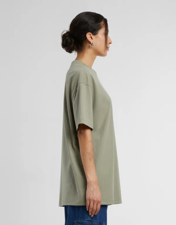 Ladies Oversized Boyfriend Tee porté — vue 2