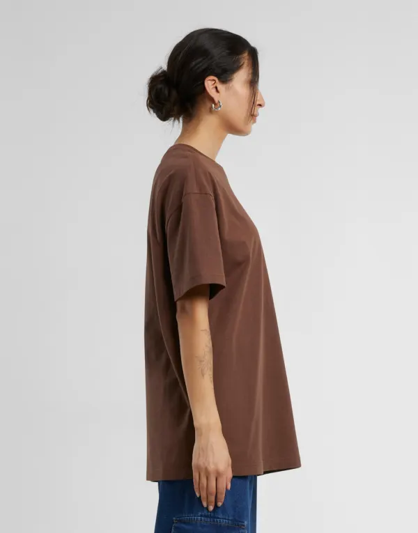 Ladies Oversized Boyfriend Tee porté — vue 3