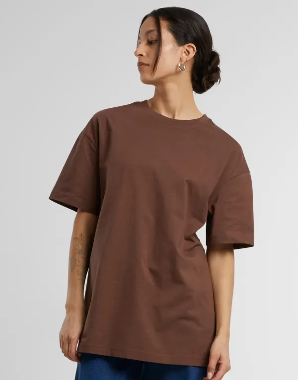 Ladies Oversized Boyfriend Tee porté — vue 4