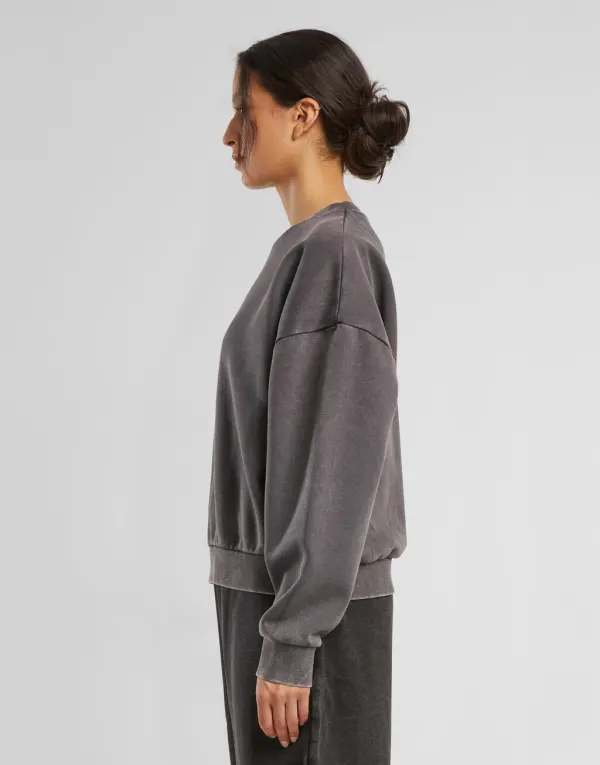 Ladies Vintage Heavy Crewneck porté — vue 1