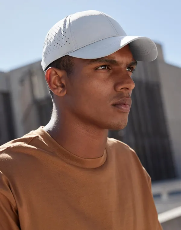 Laser Performance Trucker porté — vue 1