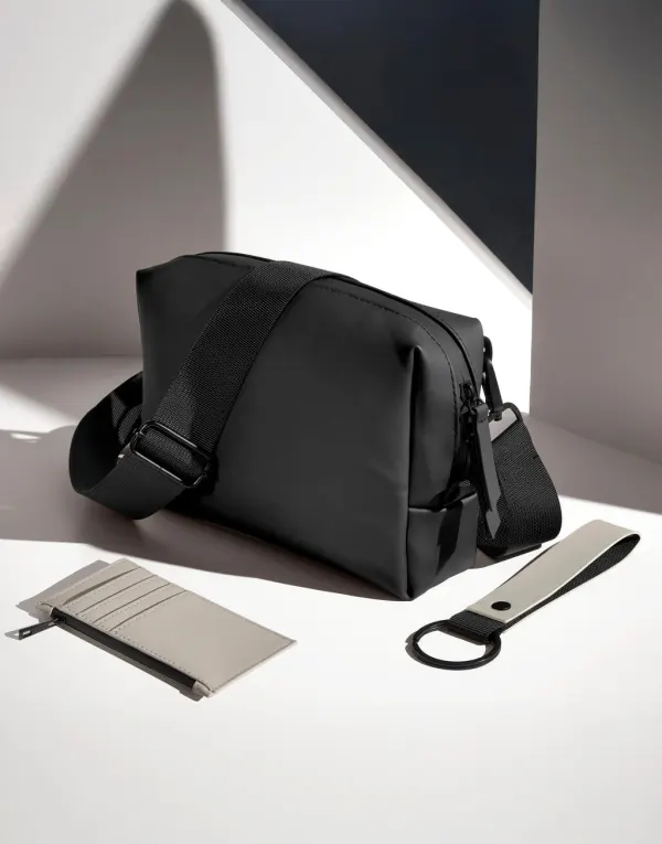 Matte PU Card Holder porté — vue 2