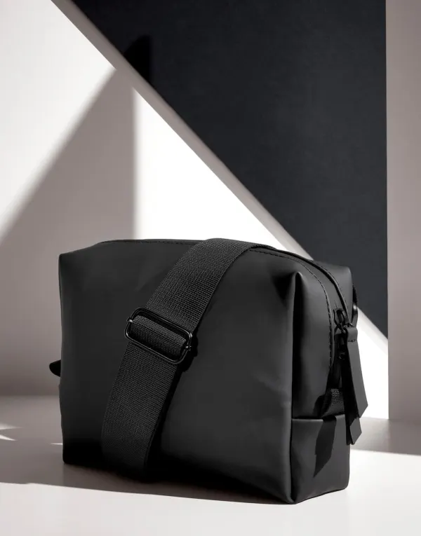 Matte PU Cross Body Bag porté — vue 2