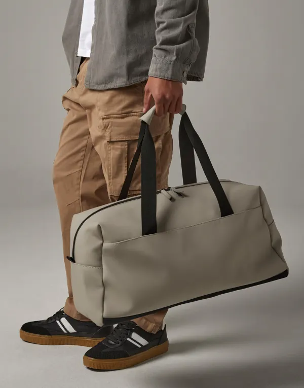 Matte PU Weekender porté — vue 2