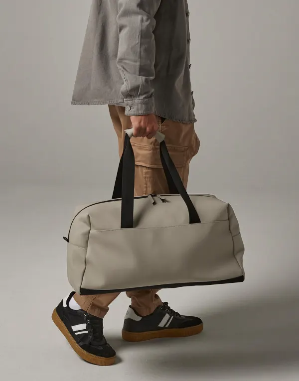 Matte PU Weekender porté — vue 3