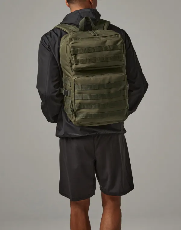 MOLLE Tactical Backpack porté — vue 1