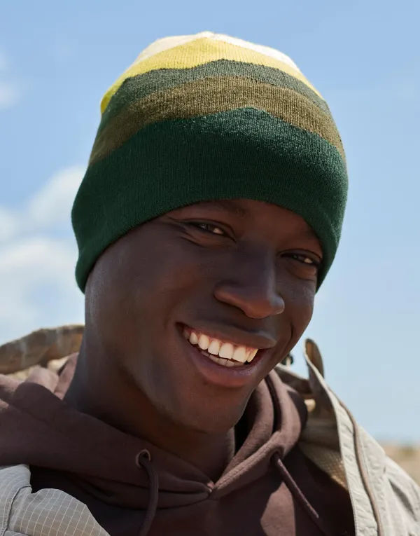 Mountain Peaks Pull-On Beanie porté — vue 2