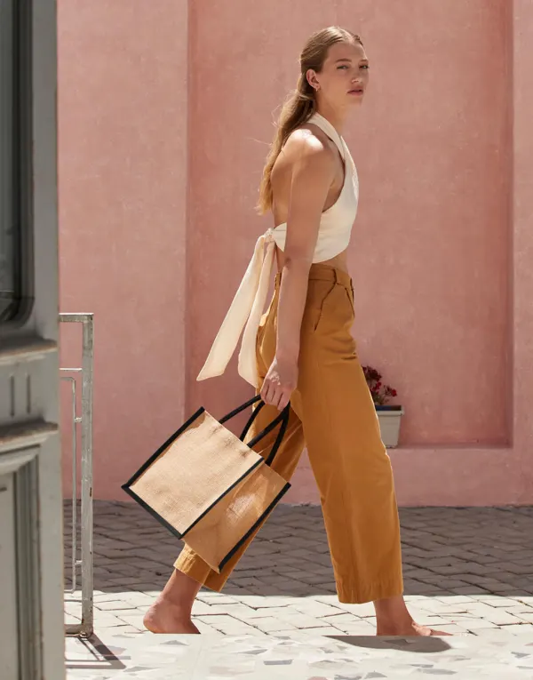 Natural Starched Jute Midi Tote porté — vue 2